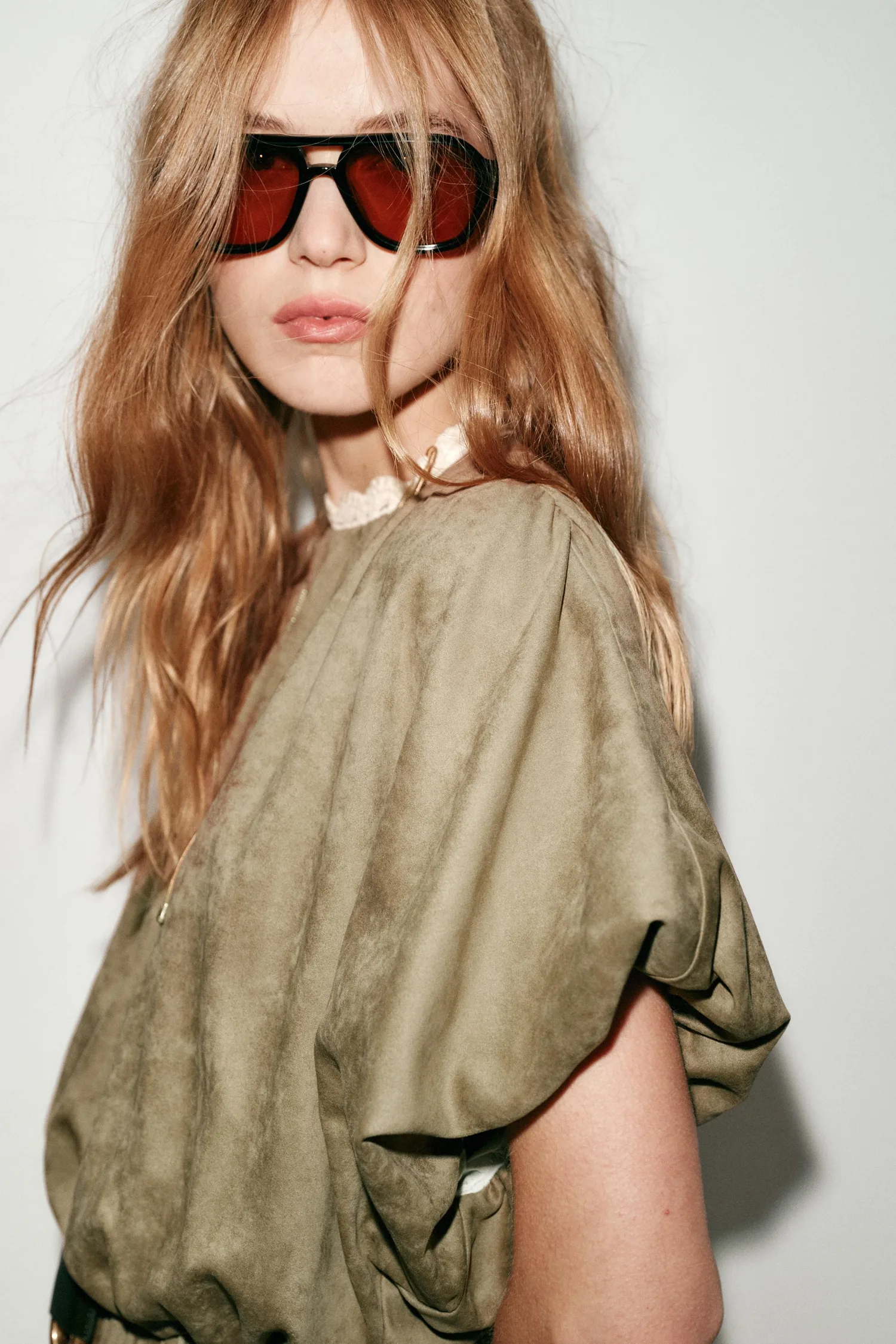 Короткое платье из искусственной замши Zara, коричневый — фото 4