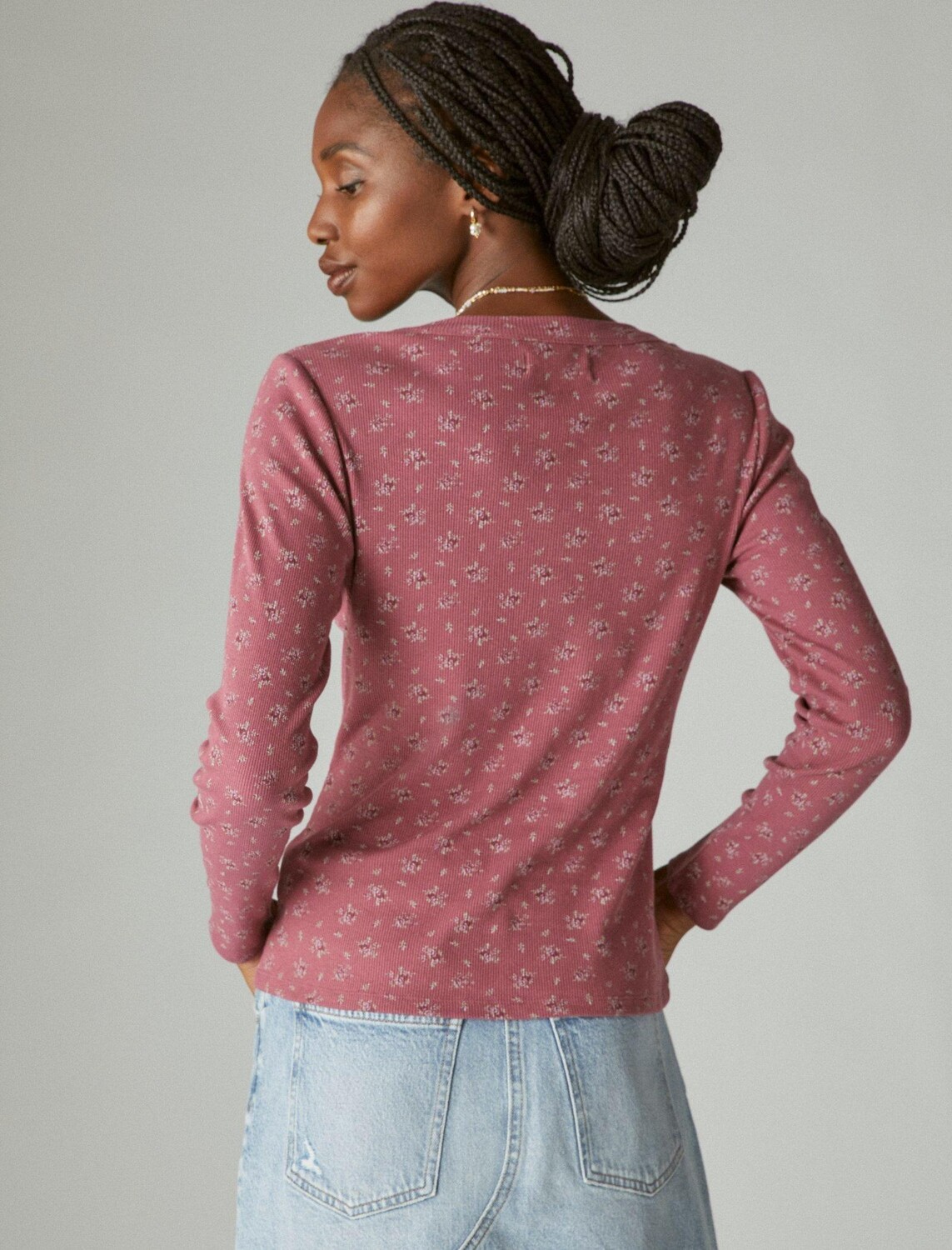 

Женская футболка Lucky Brand с длинными рукавами в рубчик и кнопками, цвет Light Purple