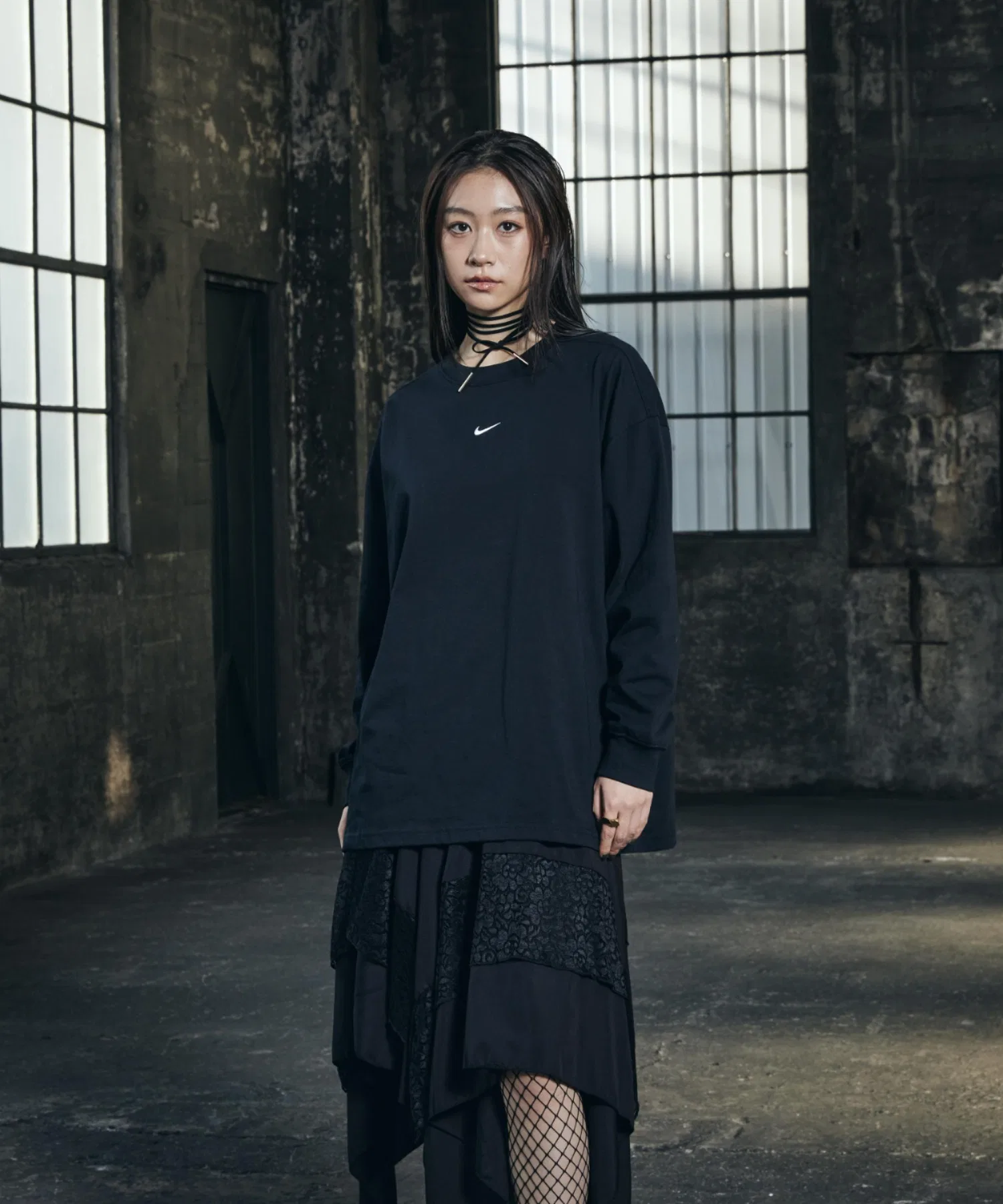 Женская футболка Nike Oversized с длинным рукавом чёрная — фото 4