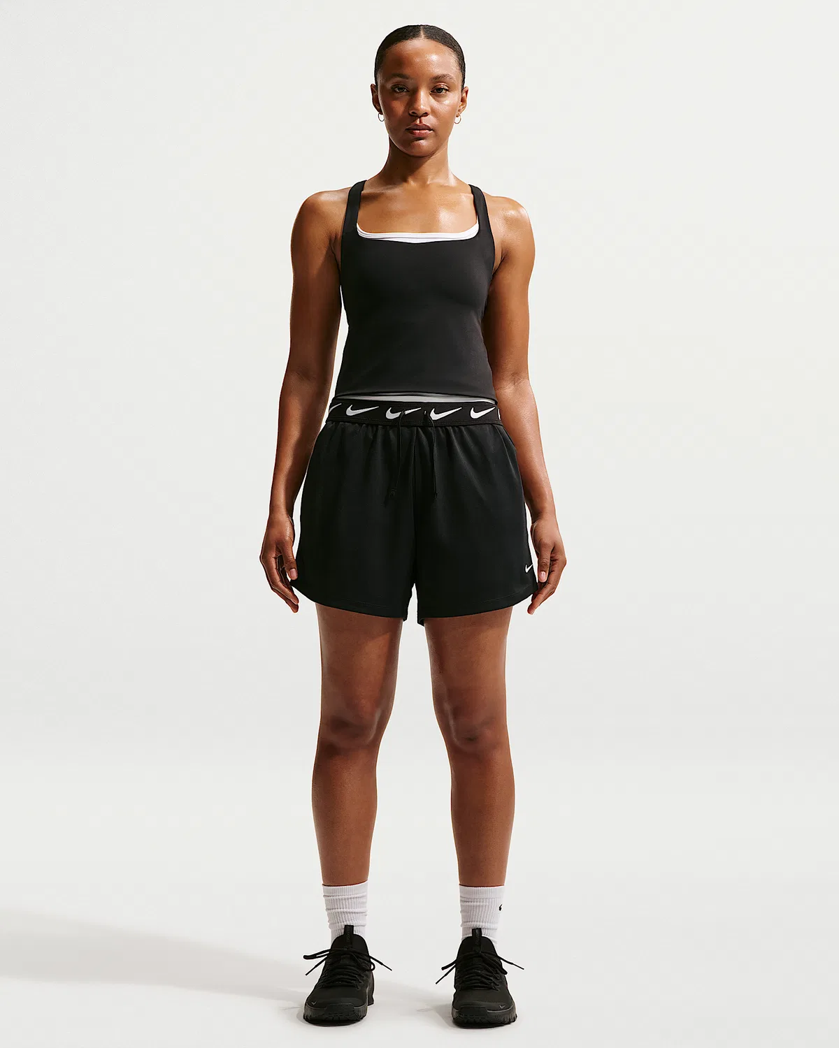 Женские шорты Nike Attack Dri-FIT средней посадки, длина 4", Black/Black/White