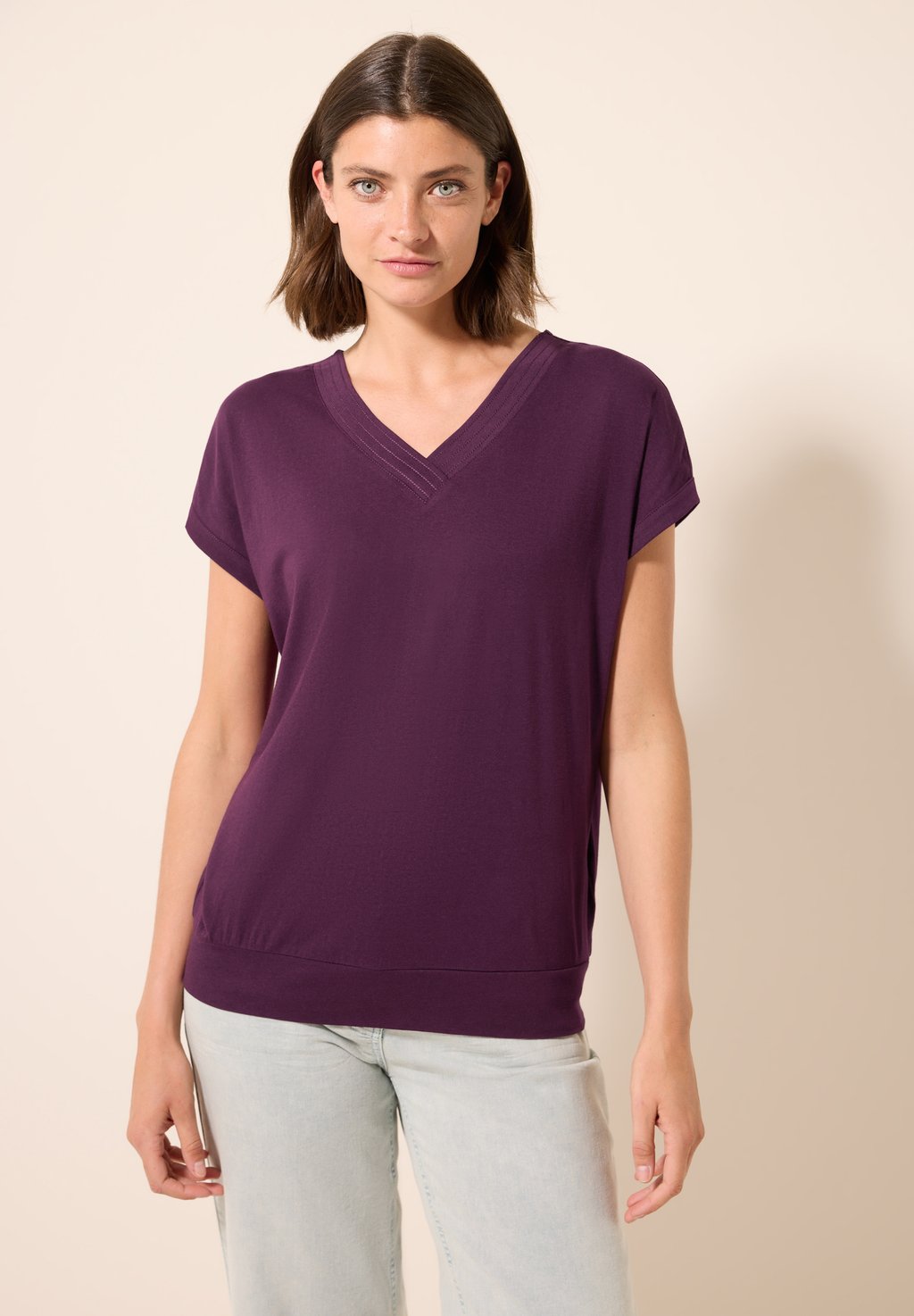 

Базовая футболка V-NECK Cecil, цвет Lila