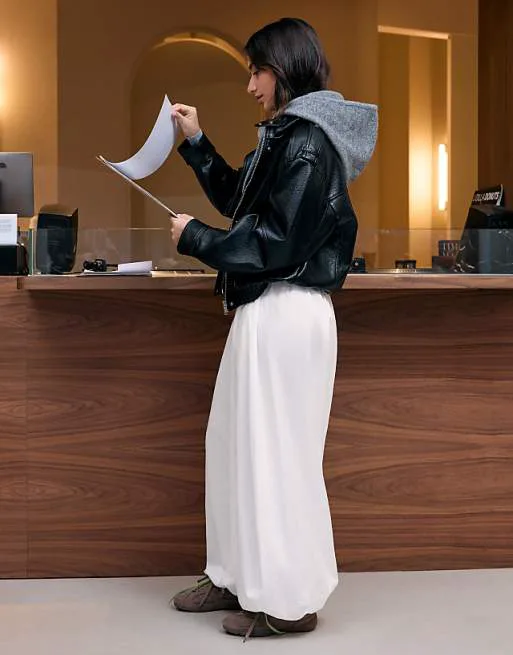 

Белые брюки-шару из поплина Bershka