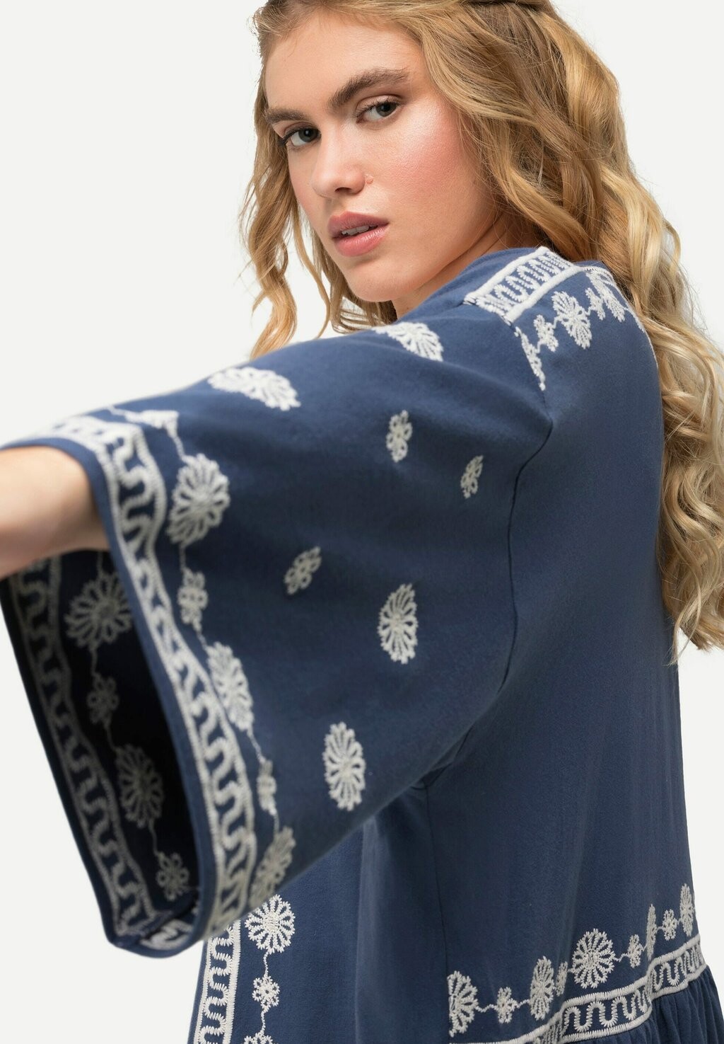 

Кардиган EMBROIDERED OPEN SHAPE 3/4 SLEEVE KAFTAN Ulla Popken, темно-синий