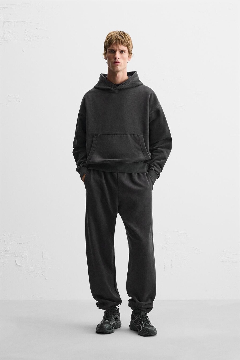 

Сливая свободная толстовка с капюшоном ZARA, черный
