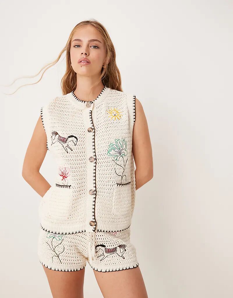 

Трикотажный топ ASOS DESIGN с вышивкой цвета экрю