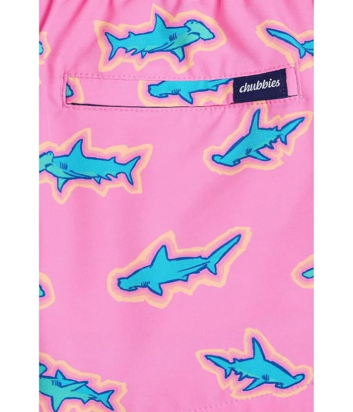 Плавки с принтом акул The Pink Apex Swimmers Chubbies Kids, Bright Pink/Pattern Base — фото 3