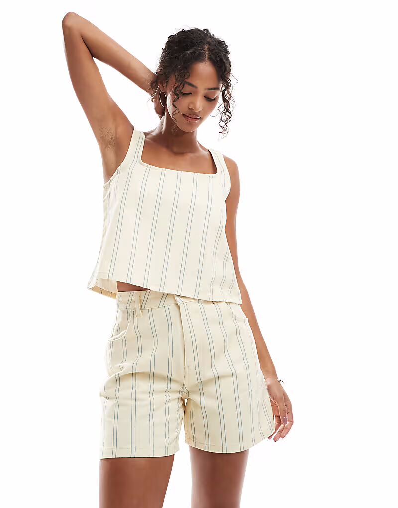 

Шорты для папы ASOS DESIGN в полоску цвета пахты