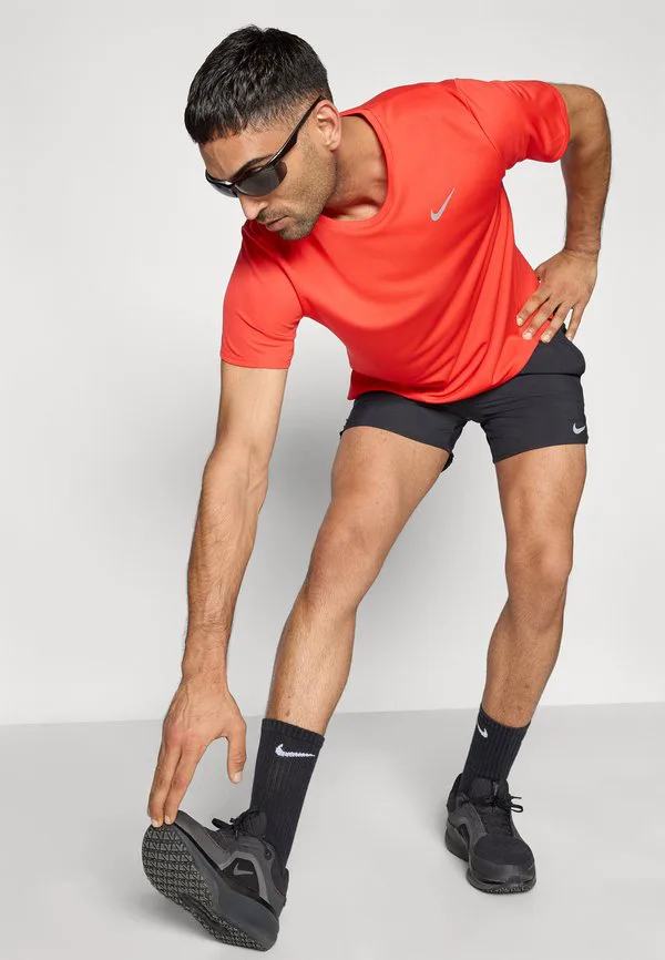 Спортивная футболка miler Nike Performance, Light Crimson/Reflective Silver-Coloured — фото 4