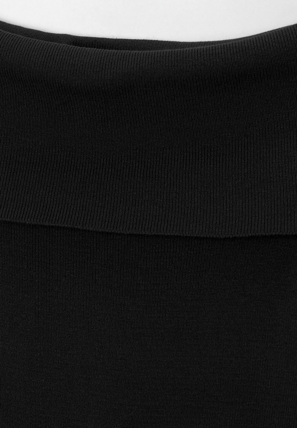 

Платье-футляр OFF-THE-SHOULDER PULL&BEAR, черный