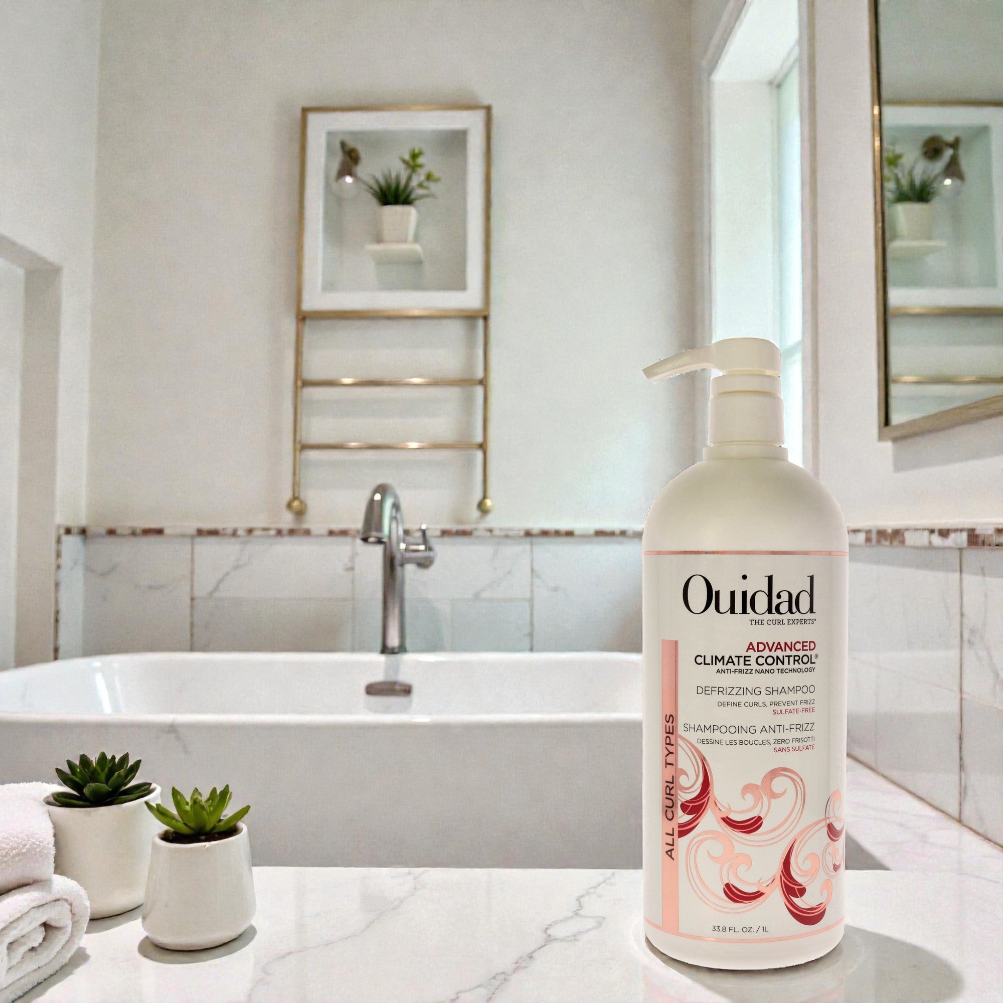 Шампунь Ouidad Advanced Climate Control Defrizzing Shampoo для мужчин и женщин - 950 мл, прозрачный — фото 2