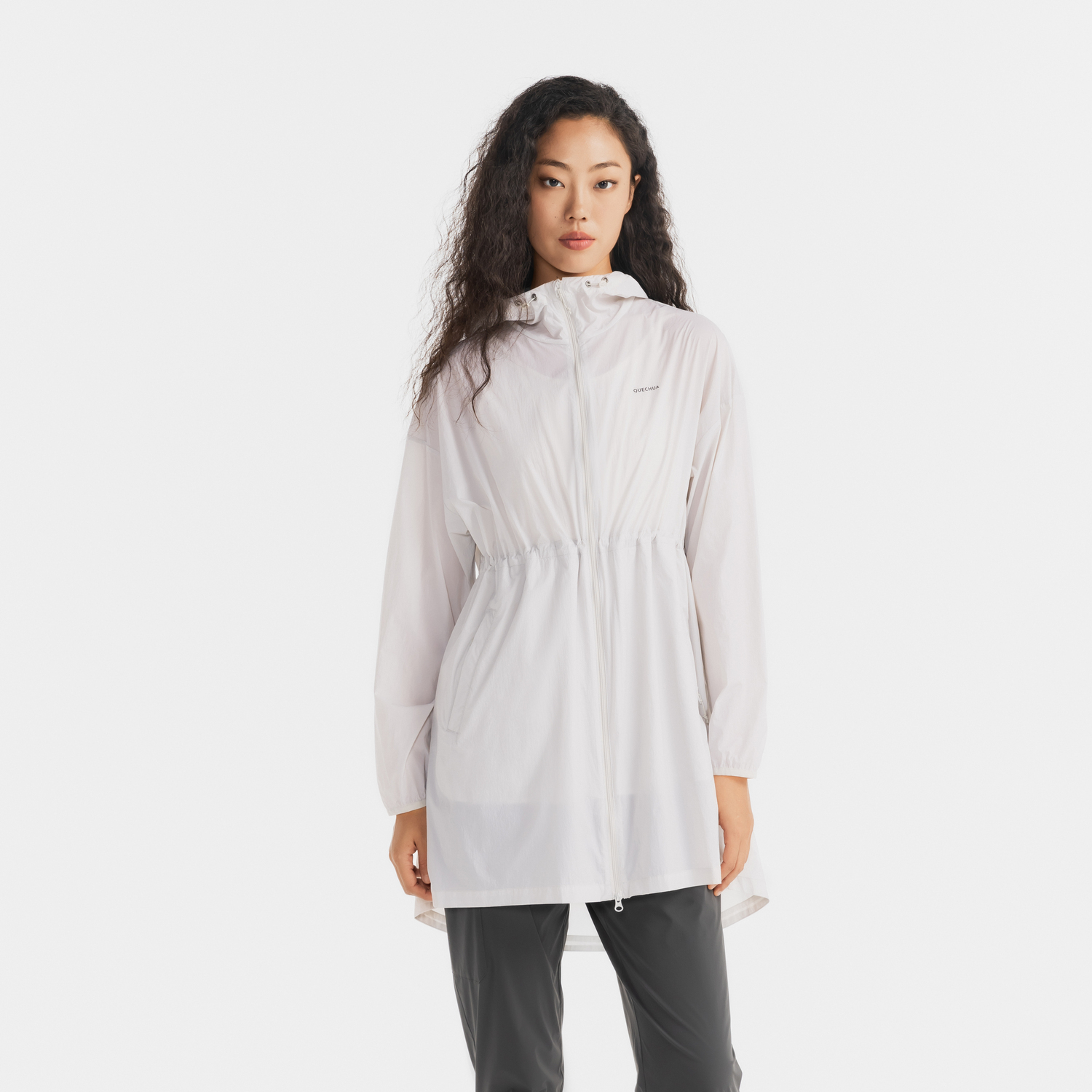 

Женская длинная солнцезащитная куртка HELIUM 550 Quechua - серый