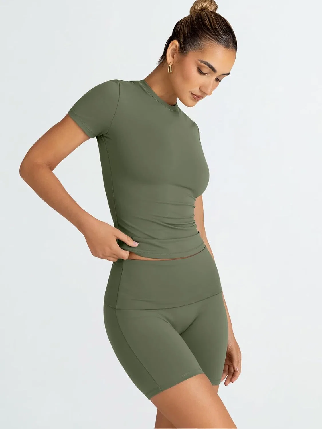 Trendy Queen Модный комплект из двух предметов для летних тренировок, спортивный костюм, шорты, одежда для пилатеса и йоги, одежда для прогулок, весенняя спортивная удобная одежда для активного отдыха, Armygreen — фото 3