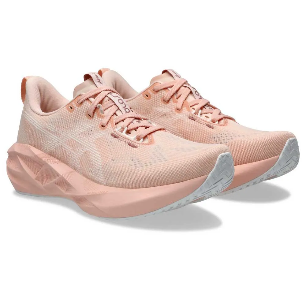 Беговые кроссовки Asics Novablast 5, розовый — фото 4