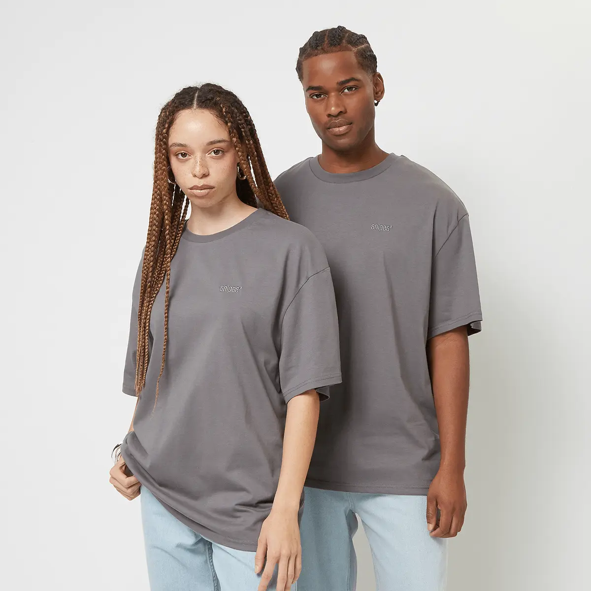 

Футболка SNIPES Small Logo Essential Oversized Tee, серый