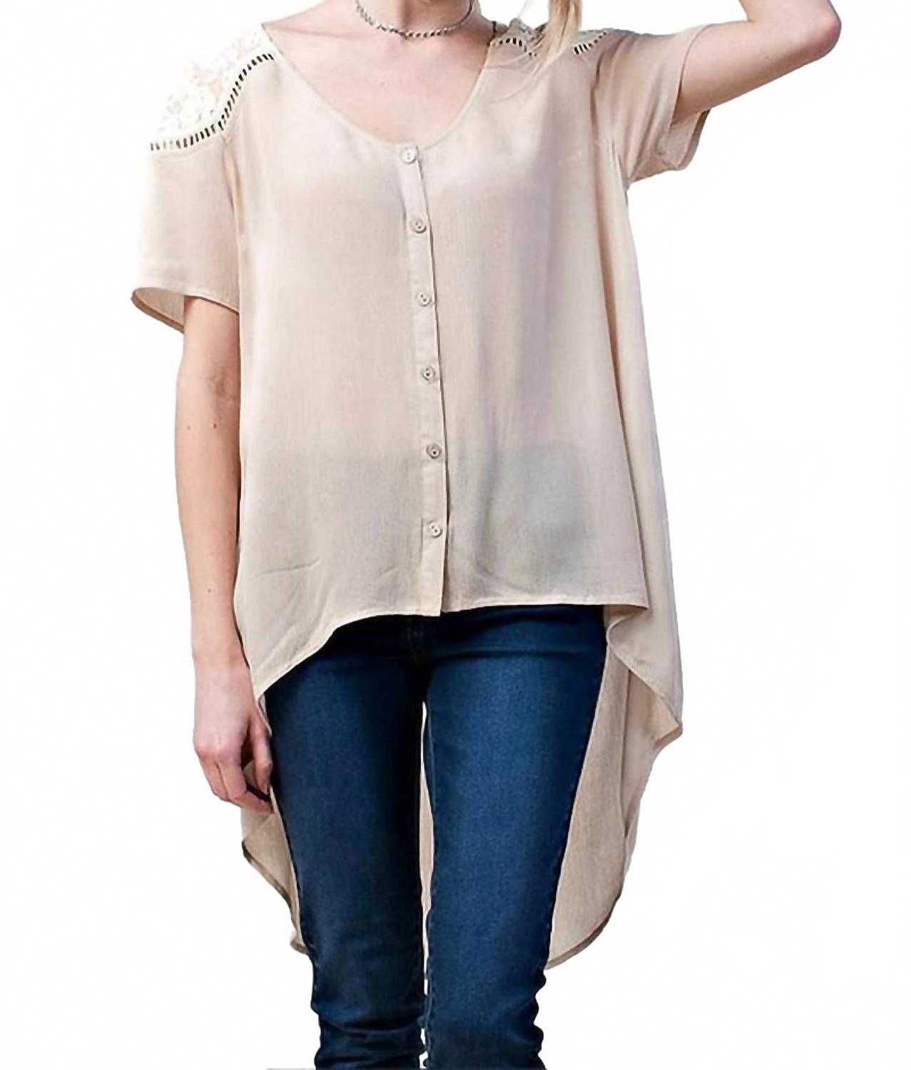 

Кружевная блузка с открытыми плечами в цвете мокко KORI, мокко