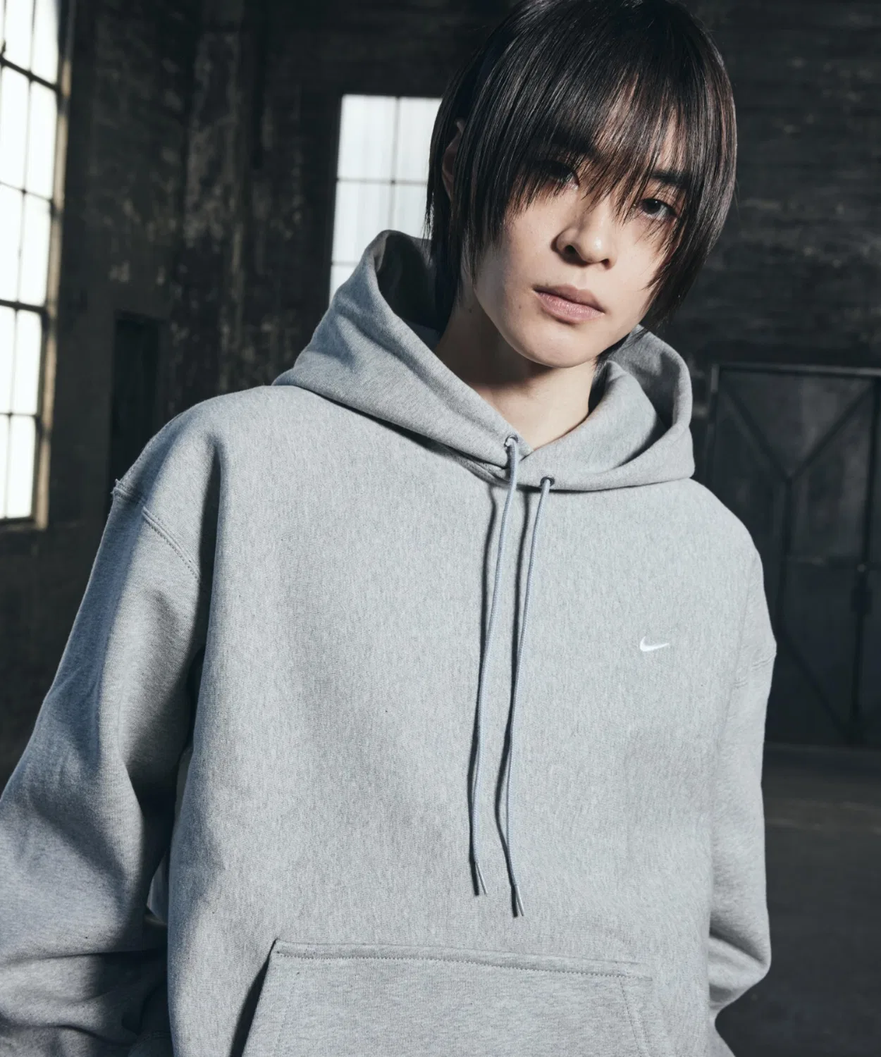 Мужская парка Nike Solo Swoosh с вышитым логотипом, тёмно-серый