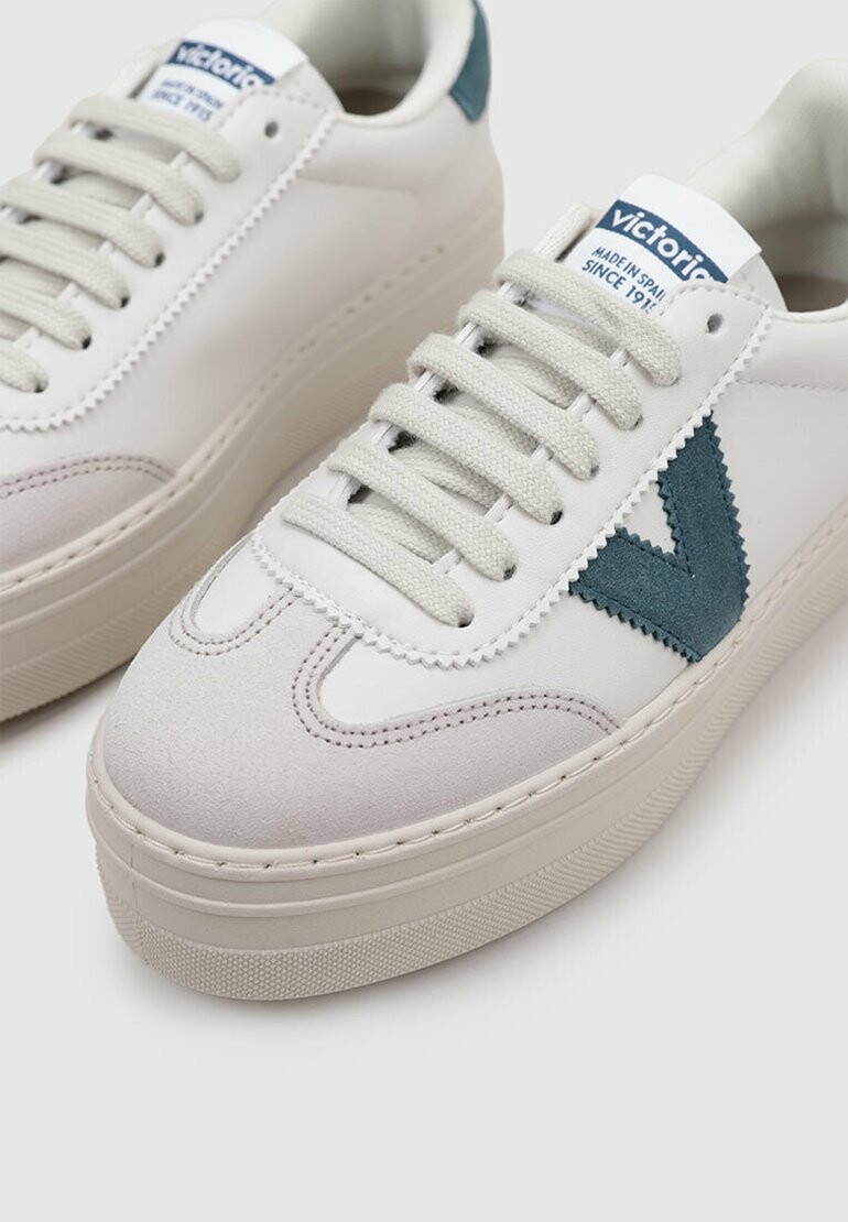 Кроссовки на шнуровке BARCELONA EFECTO Victoria Shoes, белый