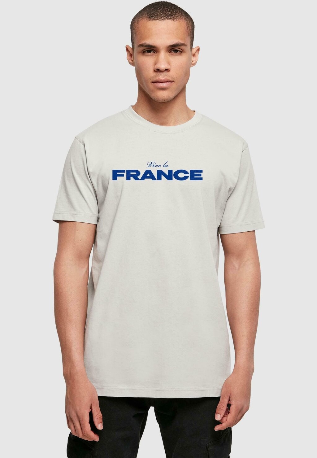 

Футболка с принтом FRANCE 2024 FOOTBALL Mister Tee, светло-серый