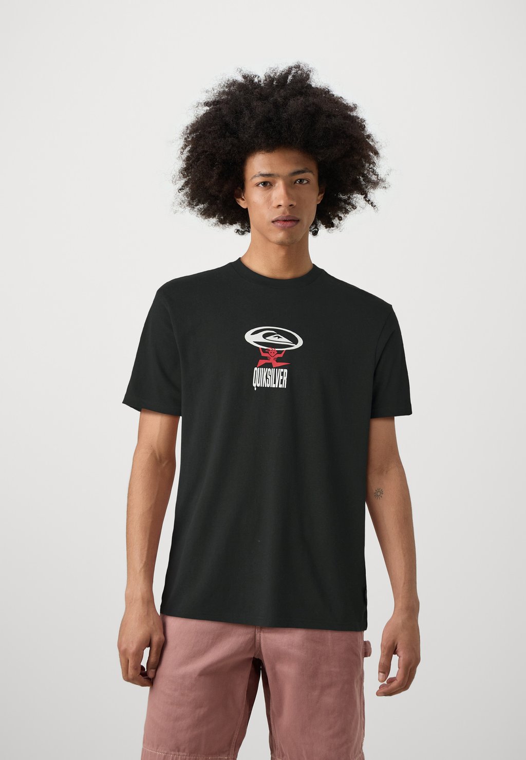 

Принт на футболке STAND STRONG UNISEX Quiksilver, черный