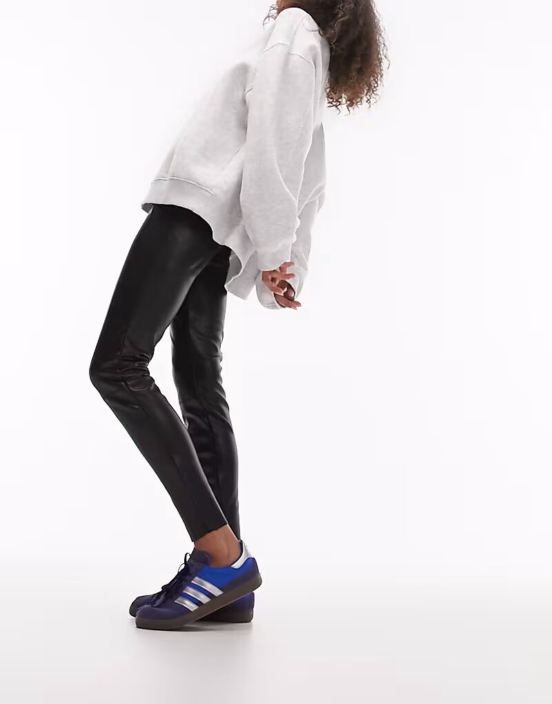 

Узкие брюки из искусственной кожи черного цвета Topshop