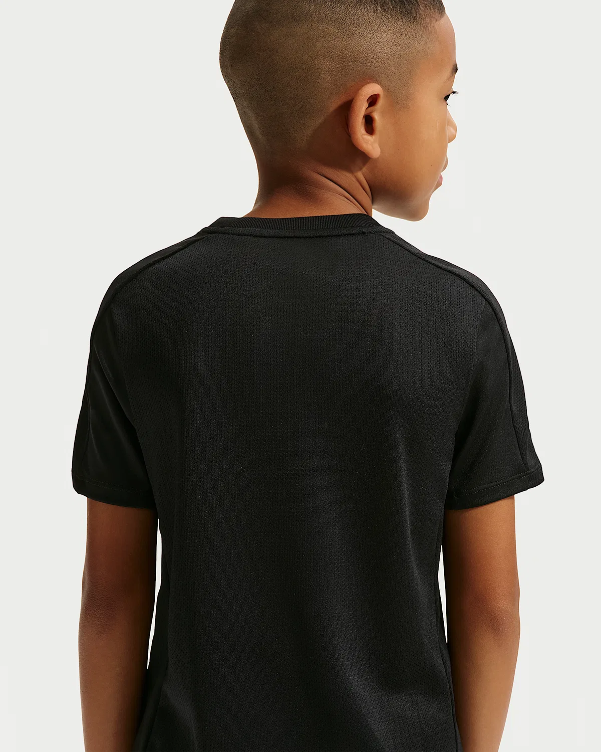 Детская (мальчиковая) футболка Dri-FIT с коротким рукавом Nike Trophy23, Black/Black/White — фото 2