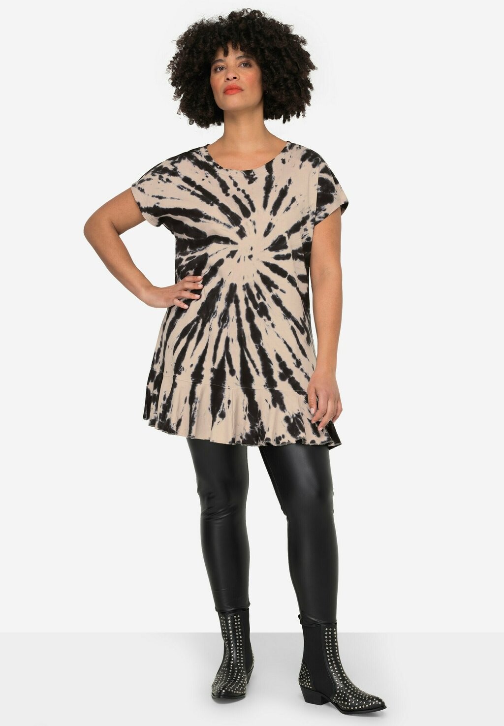 

Футболка с принтом BATIK-RUNDHALSAUSSCHNITT Angel of Style, черный