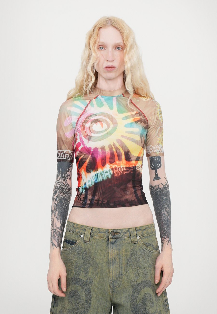 

Футболка Paolina Russo SHORT SLEEVE RASH GUARD, Acid Brown/Brown, Серый, Футболка Paolina Russo SHORT SLEEVE RASH GUARD, Acid Brown/Brown