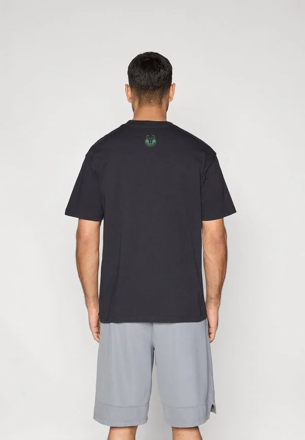 Футболка milwaukee bucks с изображением янниса антетокунмпо и клубной одежды Nike Performance, Black — фото 3