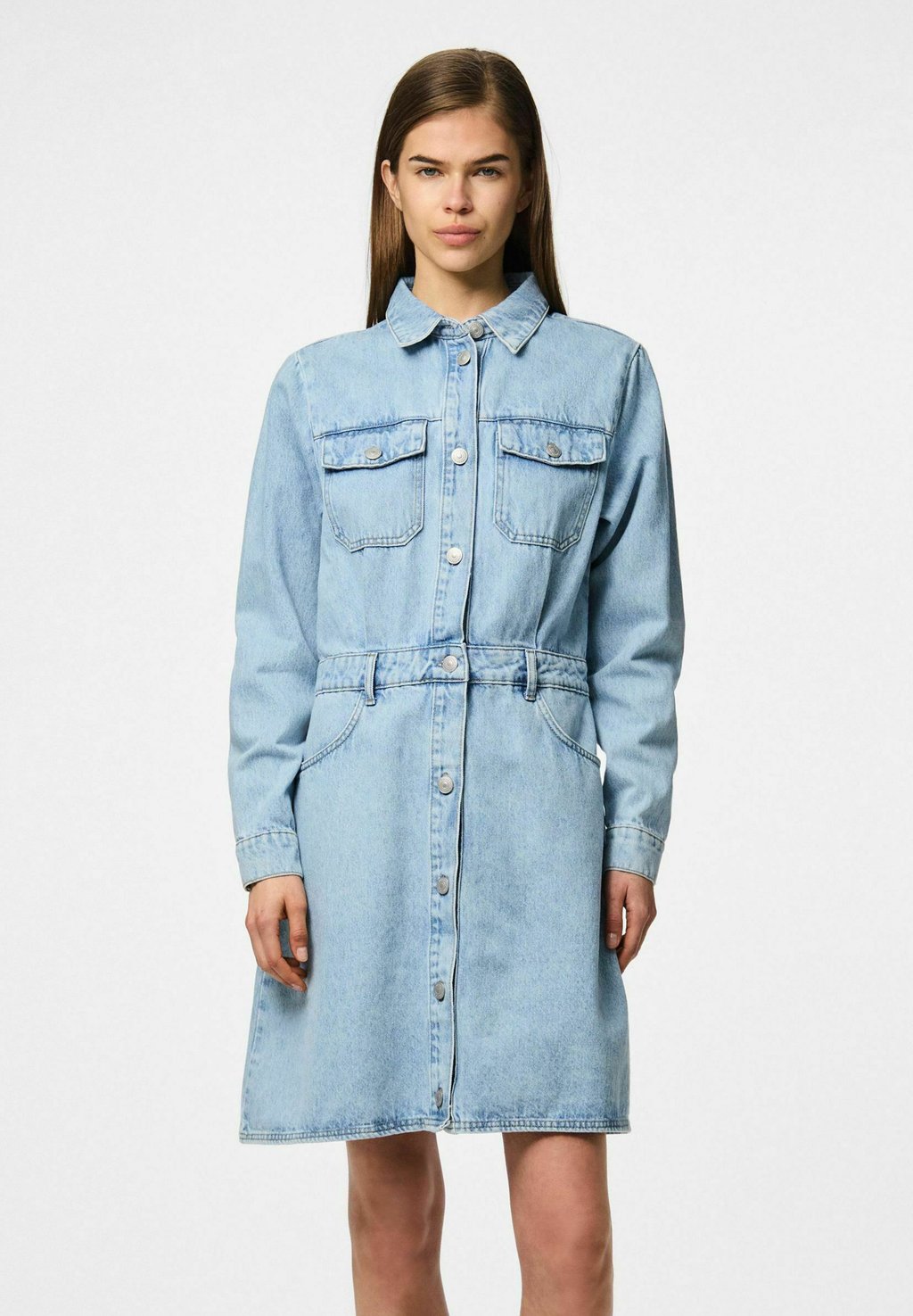 

Джинсовое платье PCTASHA Pieces, цвет Light Blue Denim