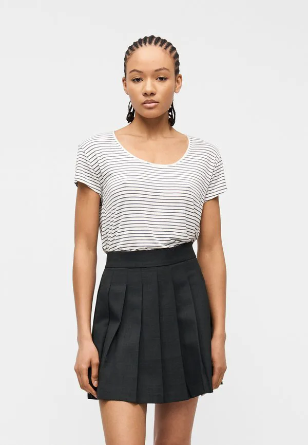

Трендовая футболка с драпировкой, базовая футболка Hollister Co., White/Black, Белый, Трендовая футболка с драпировкой, базовая футболка Hollister Co., White/Black
