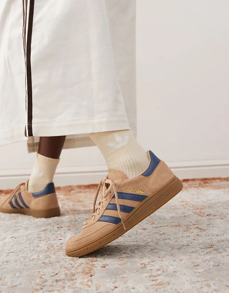 

Светло-коричневые и темно-синие кроссовки Handball Spezial adidas Originals