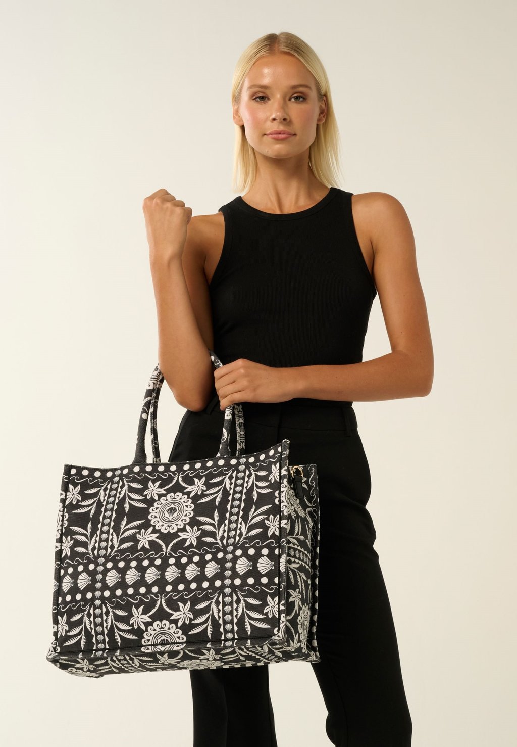

Сумка-тоут POSEY PRINTED TOTE Forever New, черный