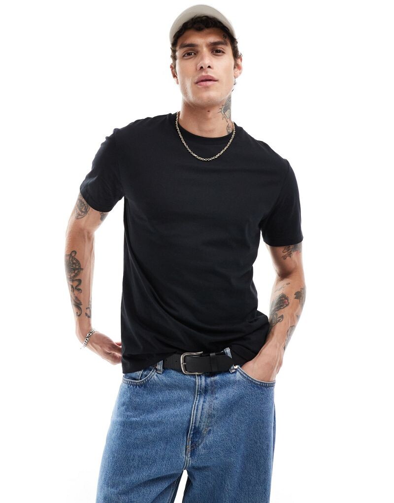 

Черная футболка с круглым вырезом ASOS DESIGN