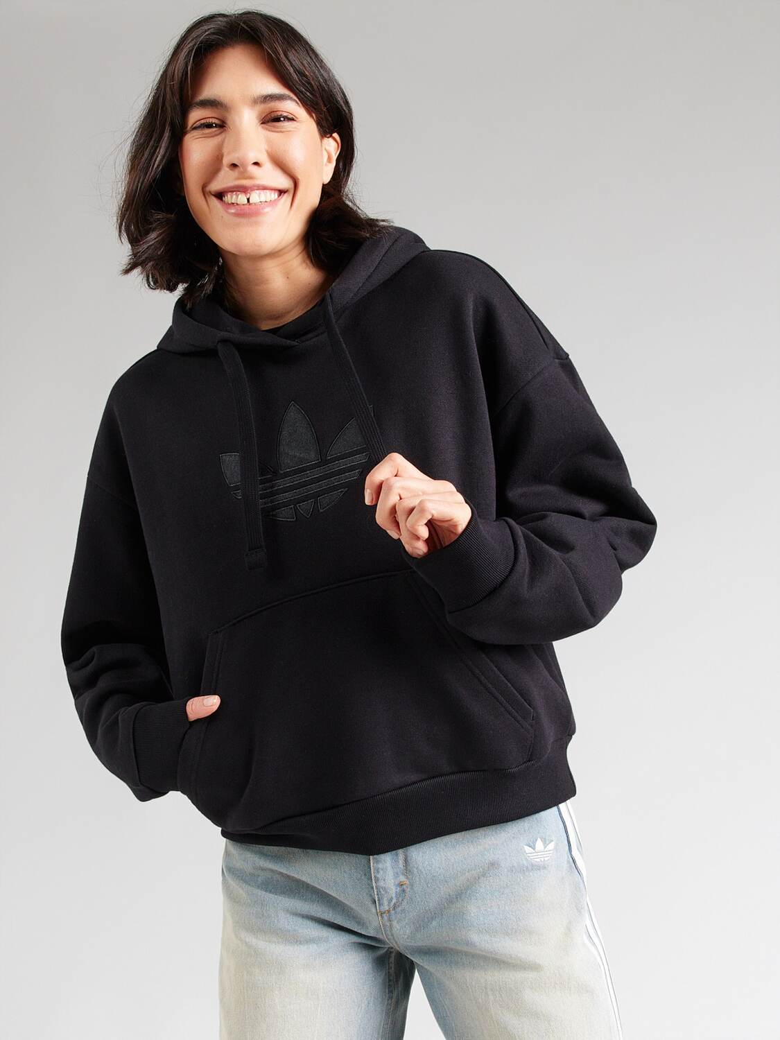 Adidas Originals Толстовка 'TREFOIL' в черном цвете — фото 2