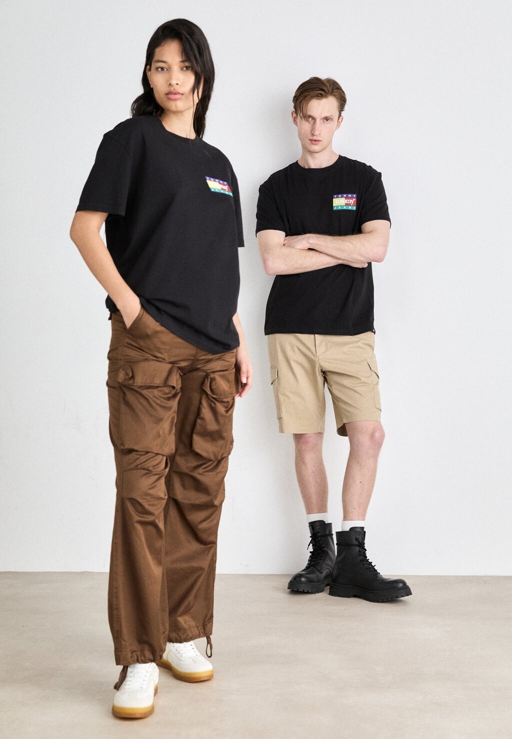 

Принт на футболке COLOR FLAG TEE UNISEX Tommy Hilfiger, черный