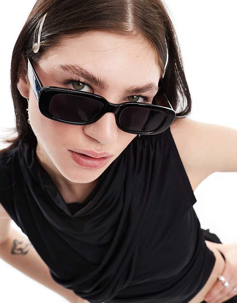 

Monki – Маленькие прямоугольные солнцезащитные очки черного цвета