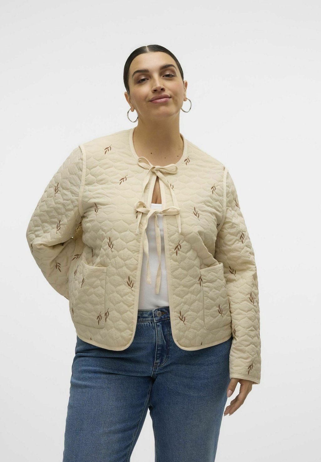 

Летняя куртка VMCEVELYN STEPP Vero Moda Curve, бежевый