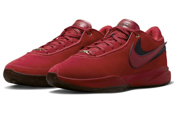 Кроссовки Nike Liverpool F.C. x LeBron 20 'University Red', красный — фото 3