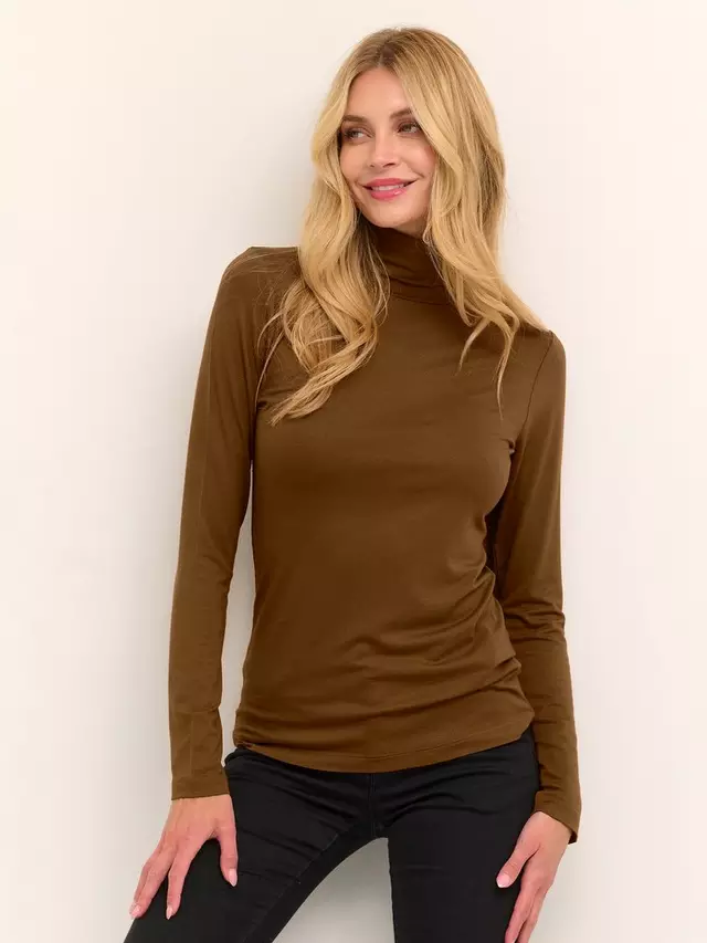

Топ KAFFE Yoko Jersey Turtleneck, цвет toffee