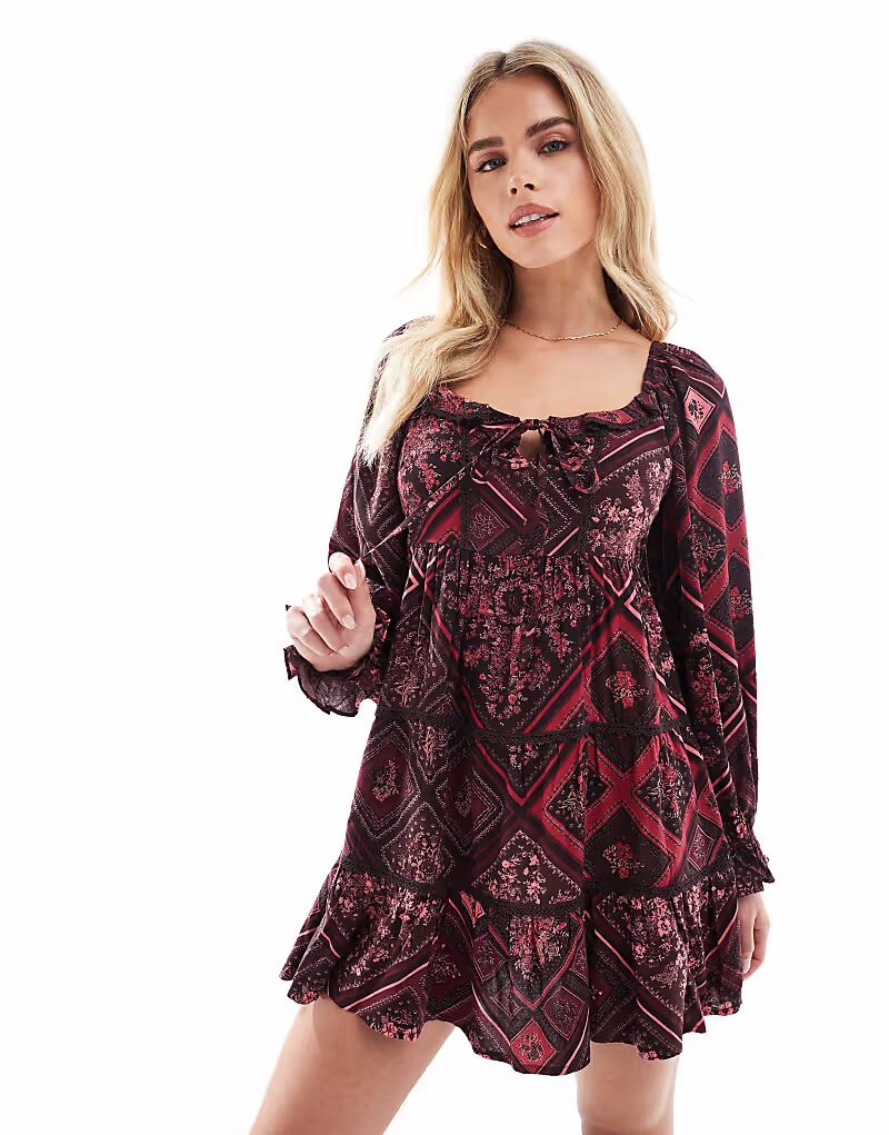 

Мини-платье Miss Selfridge Petite с многоуровневым рисунком в виде цветочных пейсли