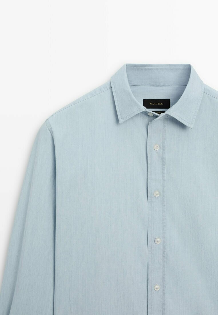 

Рубашка REGULAR FIT BLEACHED Massimo Dutti, светло-голубой