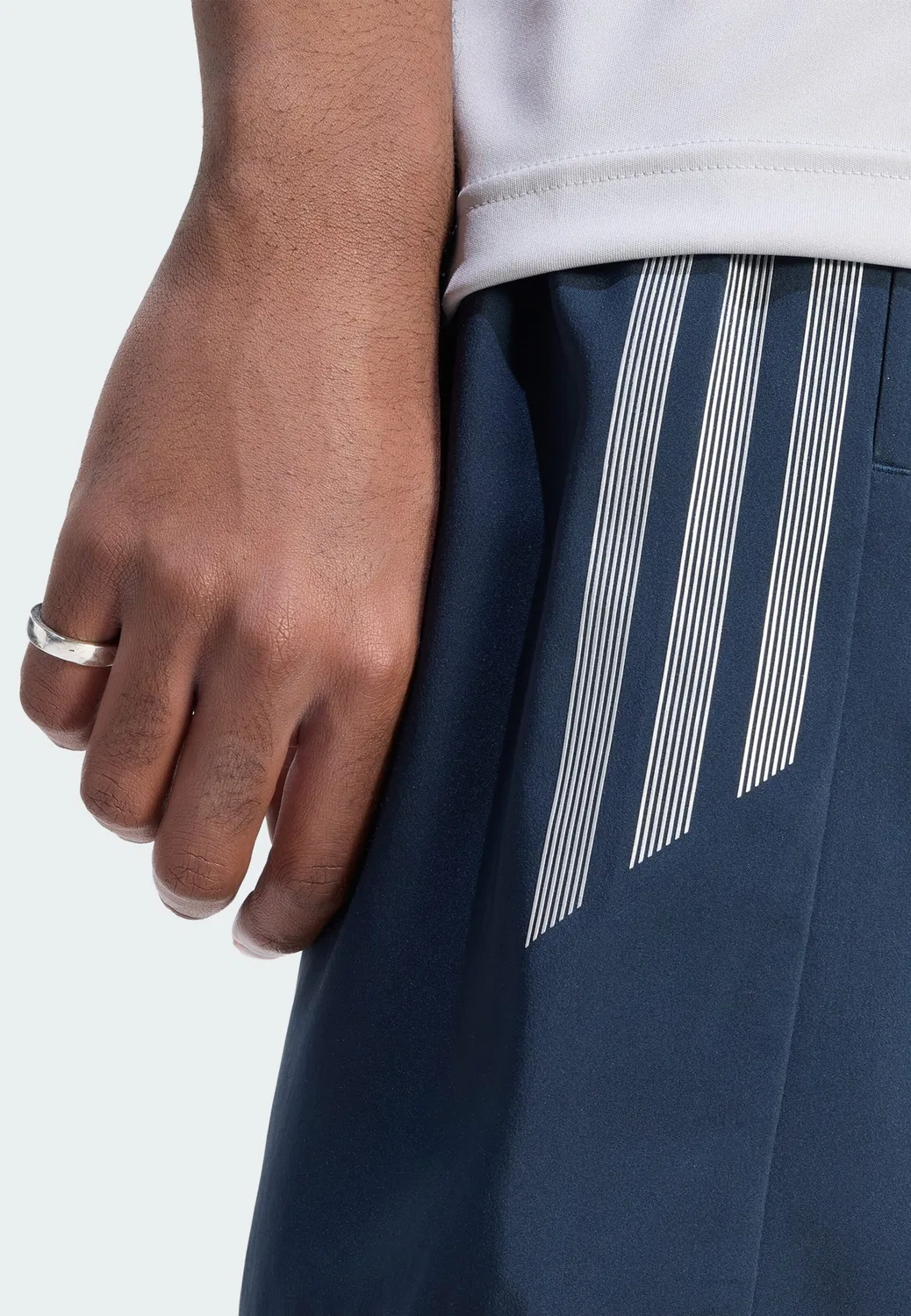 Спортивные шорты Adidas Originals Regular Workout Pants темно-синего цвета — фото 4