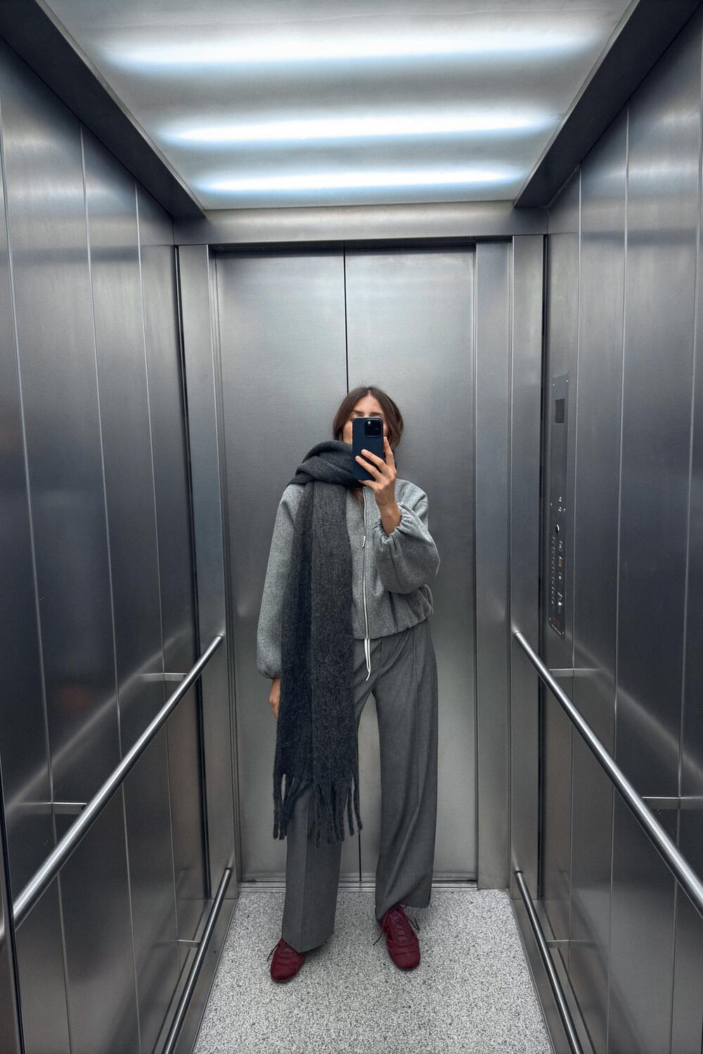 

Брюки с контрастным поясом и лампами по бокам ZARA, серый