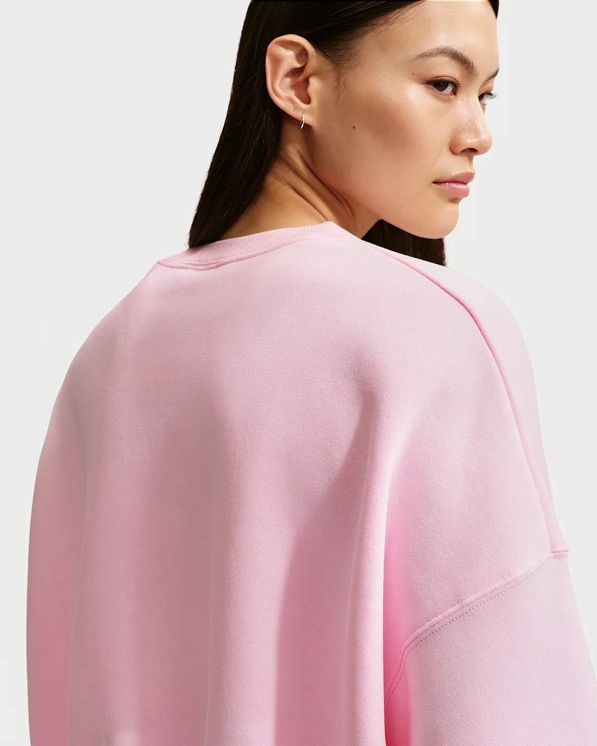 Женский оверсайз-свитшот с круглым вырезом Nike Sportswear Phoenix Fleece, Pink Foam/Sail — фото 2