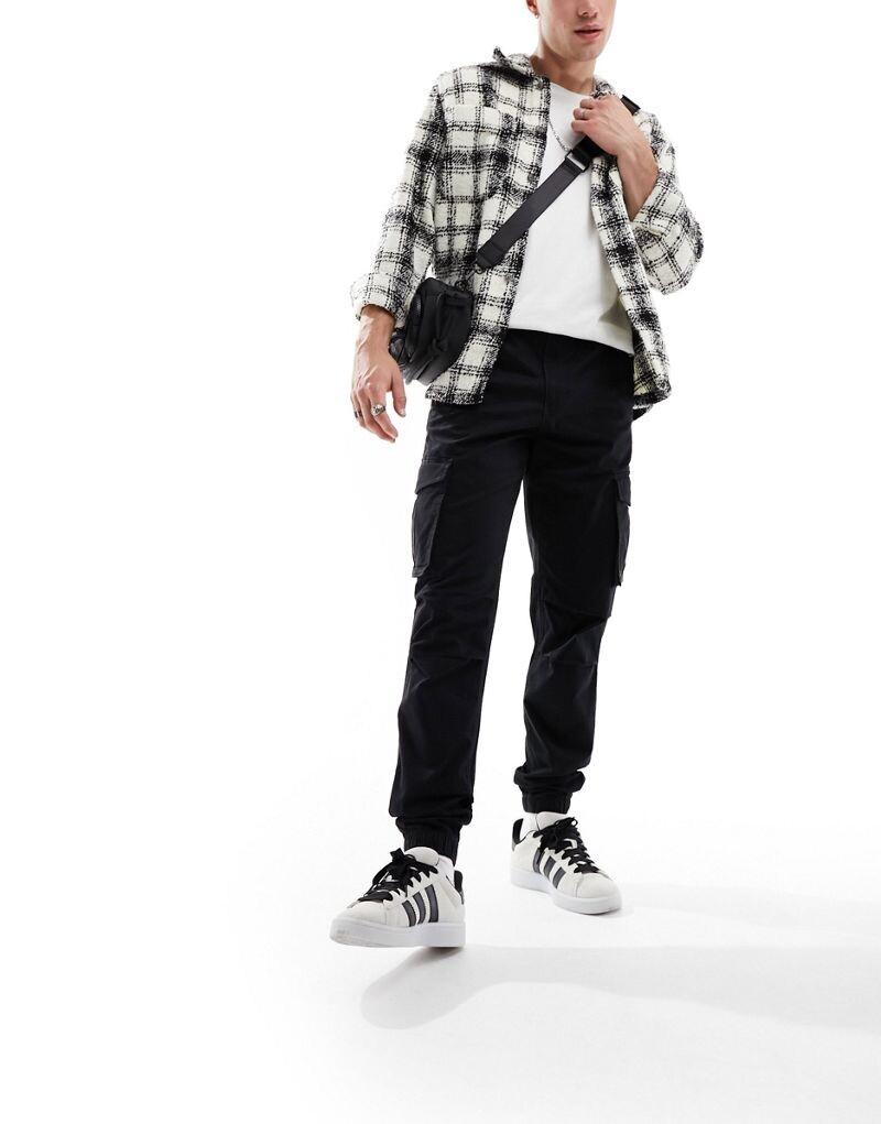 

Черные зауженные брюки-карго с манжетами Jack & Jones