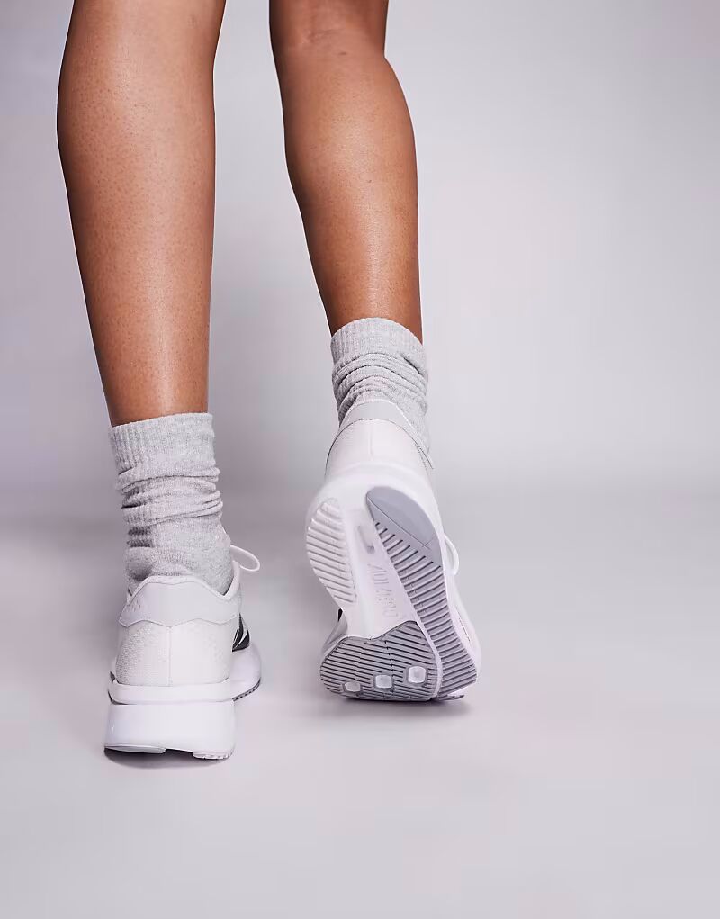 Кроссовки Adidas Running Adizero SL2 белого и черного цветов — фото 2