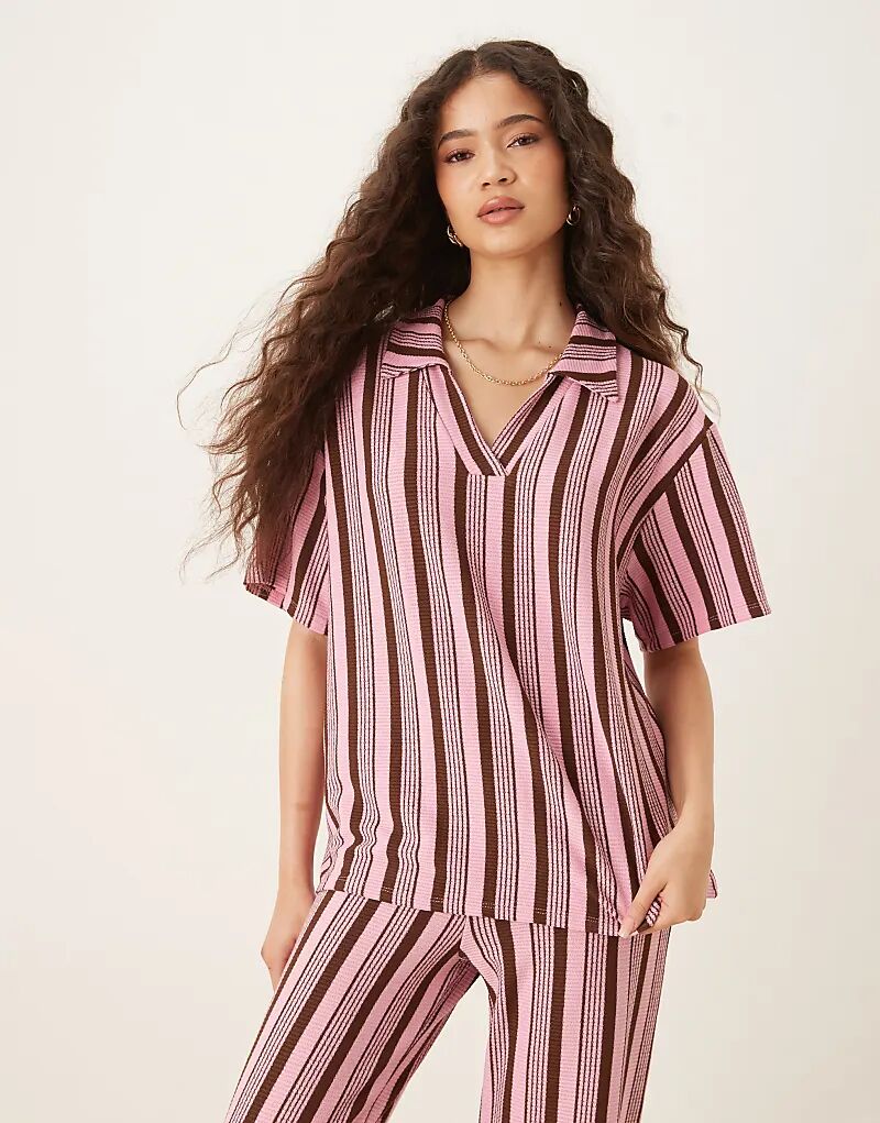 

Свободный топ-регби ASOS DESIGN с короткими рукавами в розово-шоколадную полоску — часть комплекта