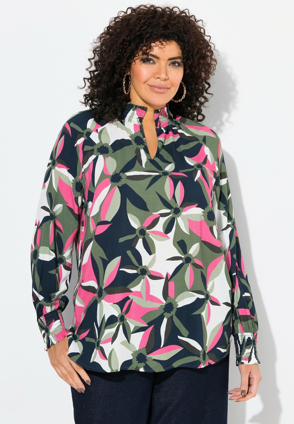 

Блуза SMOCKED COLLAR FLOWER PRINT Ulla Popken, оливковый