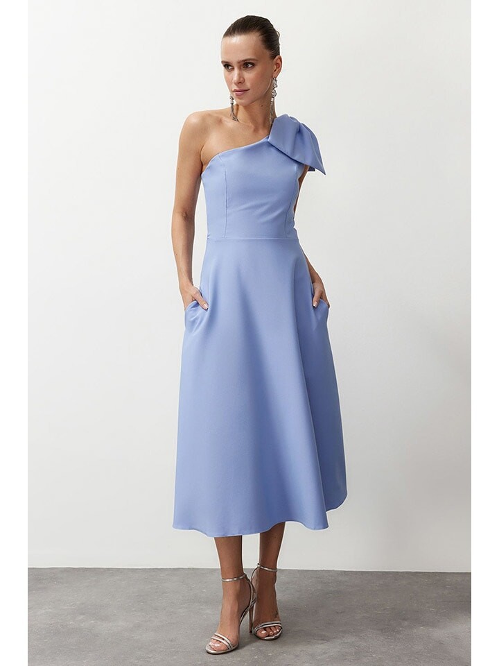 

Платье до колена trendyol Kleid, светло-синий