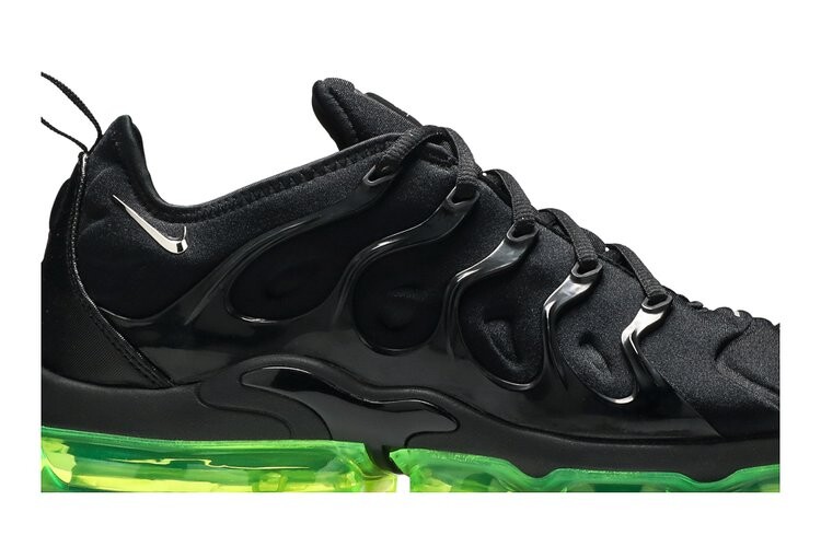 Кроссовки Nike Air VaporMax Plus 'Black Volt', черный — фото 2